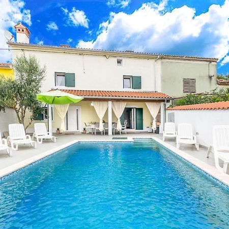 Holiday Home Olga With Pool &Pet Friendly Pula Eksteriør billede