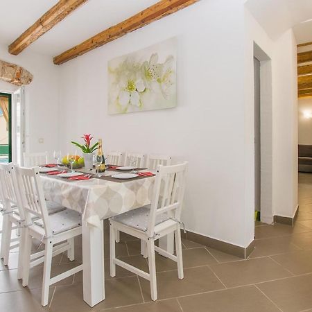 Holiday Home Olga With Pool &Pet Friendly Pula Eksteriør billede