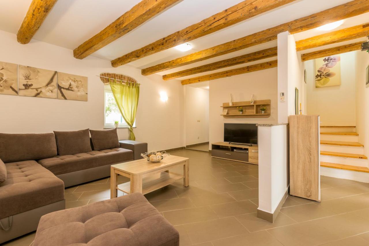 Holiday Home Olga With Pool &Pet Friendly Pula Eksteriør billede