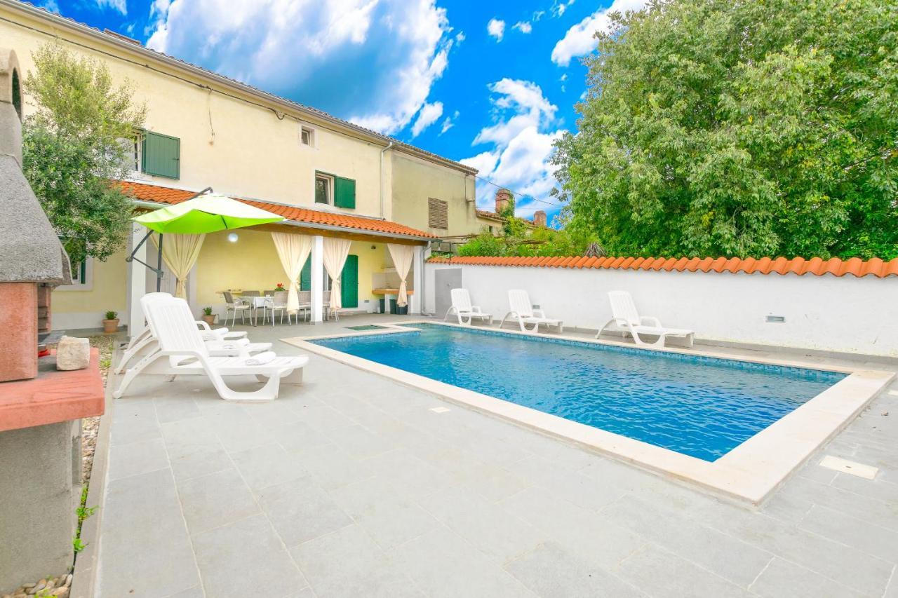Holiday Home Olga With Pool &Pet Friendly Pula Eksteriør billede