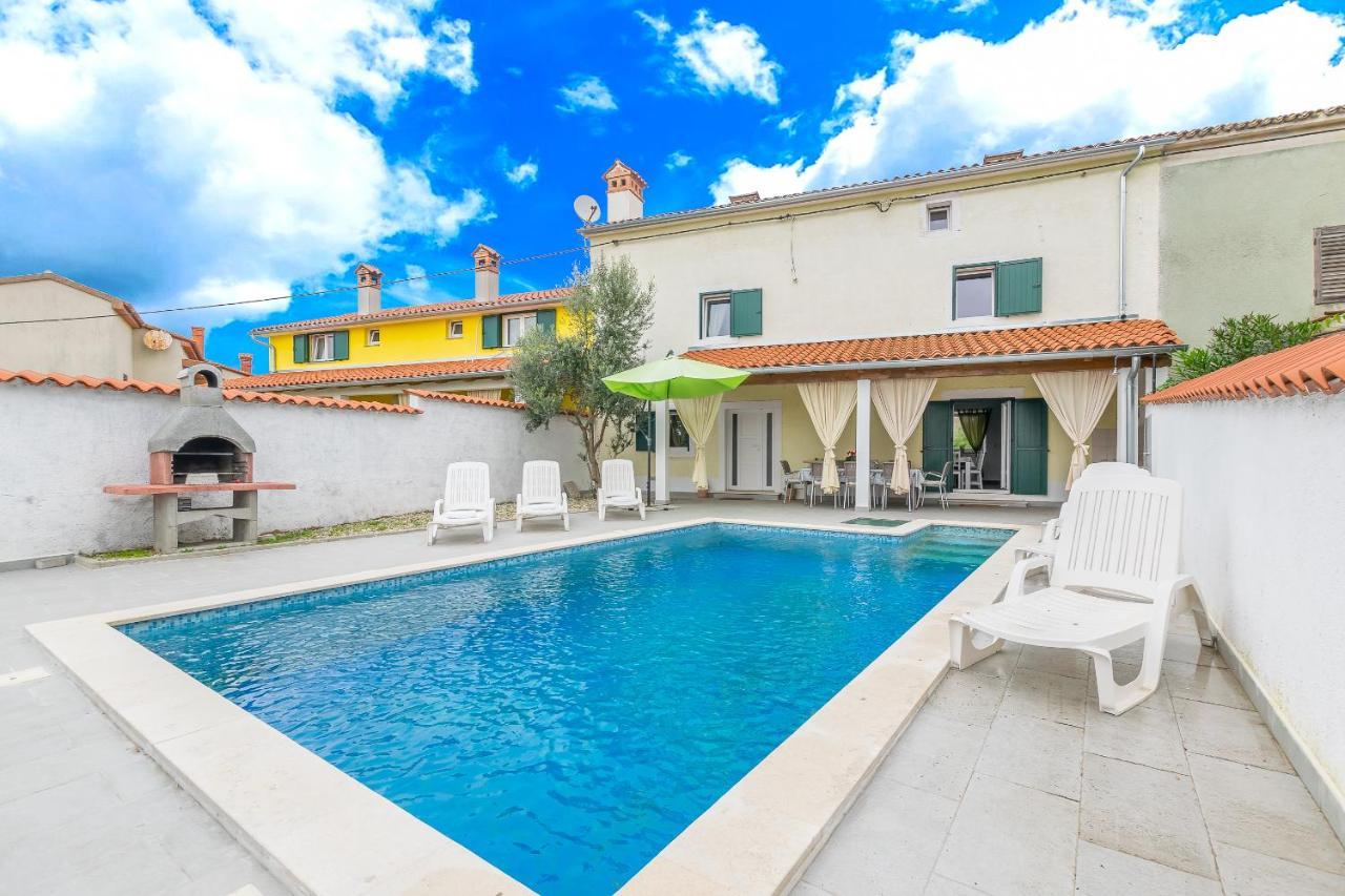 Holiday Home Olga With Pool &Pet Friendly Pula Eksteriør billede