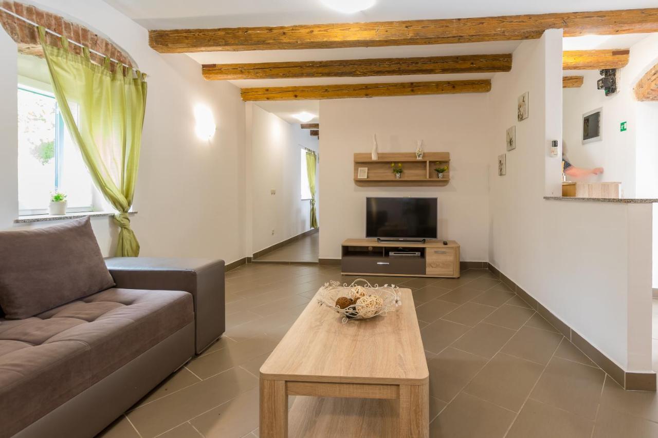 Holiday Home Olga With Pool &Pet Friendly Pula Eksteriør billede