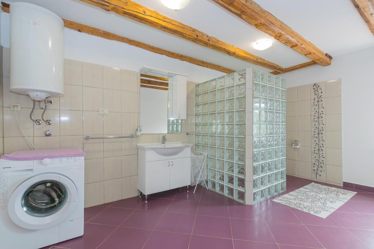 Holiday Home Olga With Pool &Pet Friendly Pula Eksteriør billede