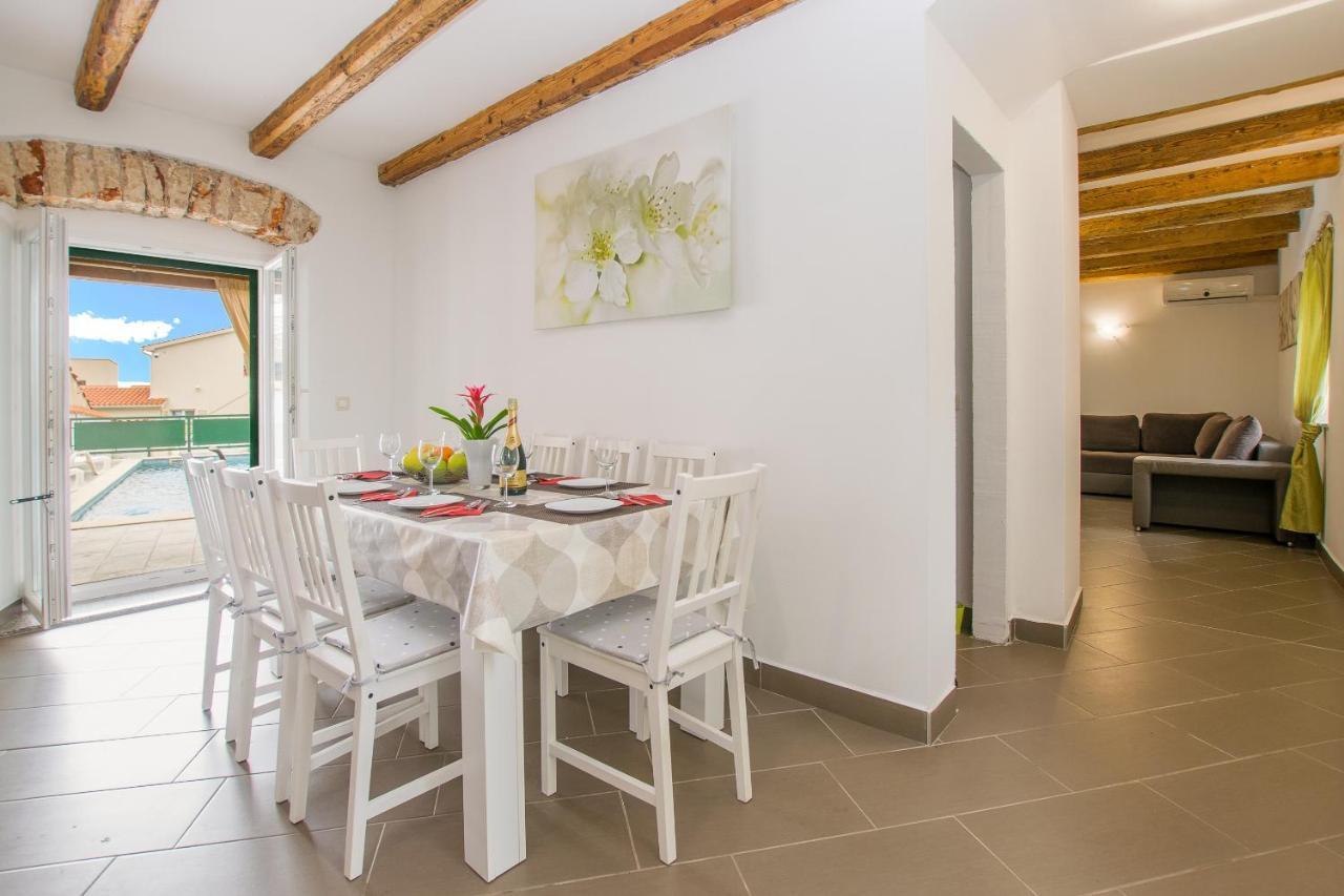 Holiday Home Olga With Pool &Pet Friendly Pula Eksteriør billede