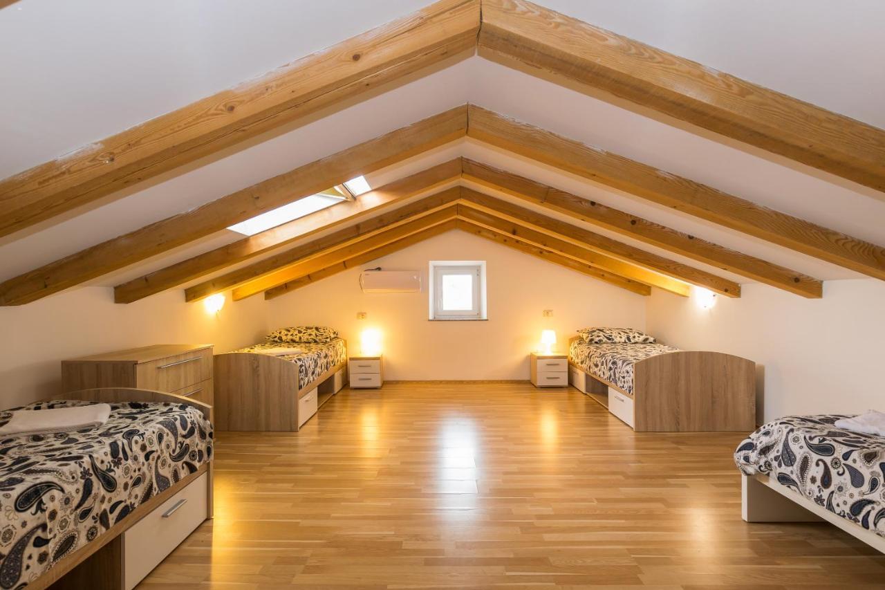 Holiday Home Olga With Pool &Pet Friendly Pula Eksteriør billede